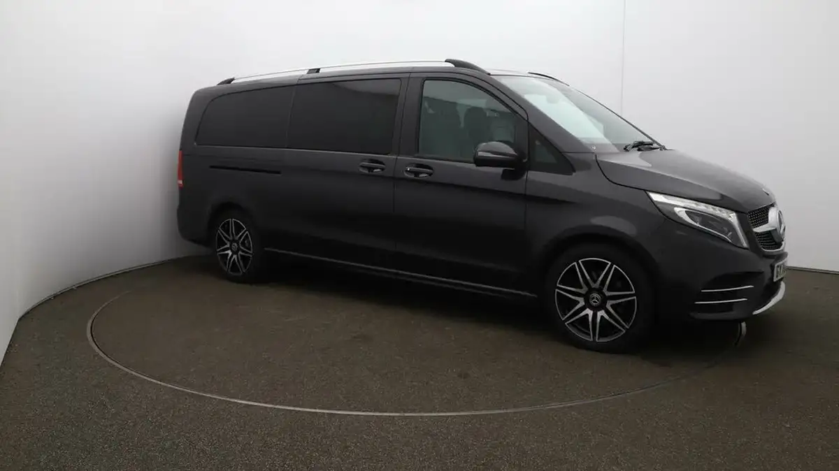 2020-mercedes-benz-v-class-20d-v300d-amg-line-extra-long-big-39