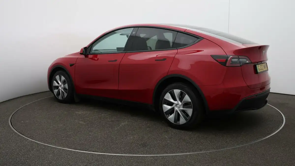 2022-tesla-model-y-e-long-range-big-26