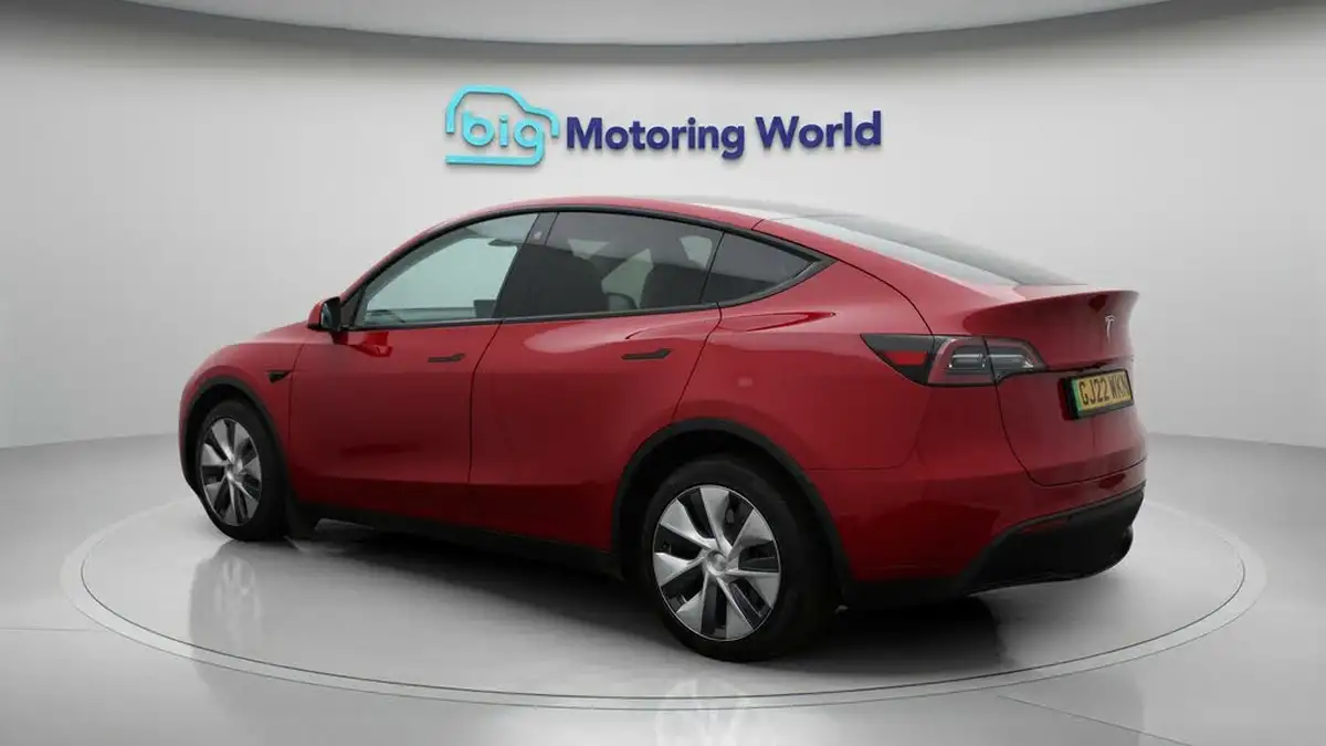 2022-tesla-model-y-e-long-range-big-5