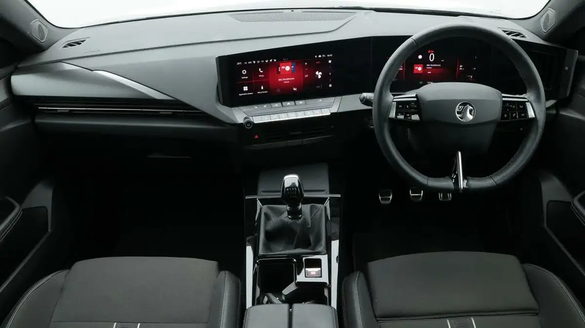 2023-vauxhall-astra-12-turbo-gs-hatchback-big-13