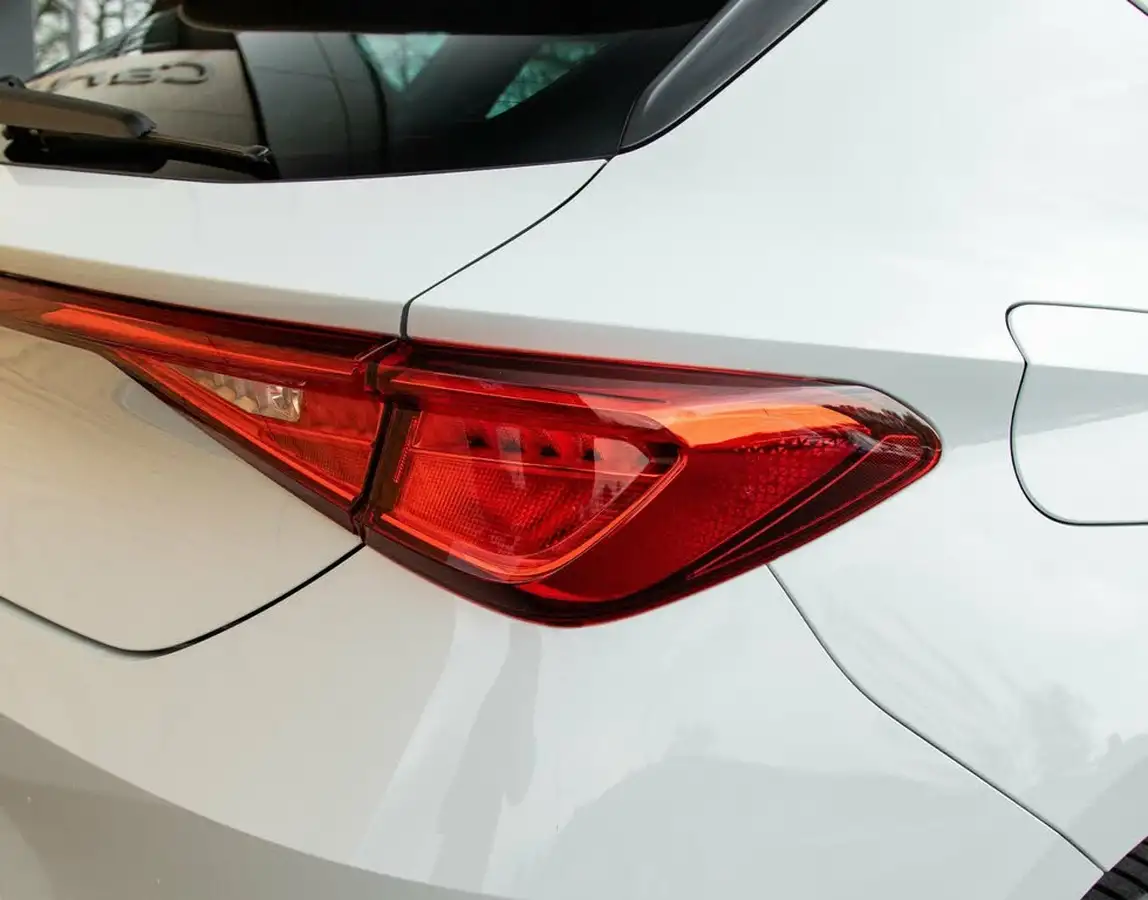 2024-seat-leon-15-tsi-se-dynamic-hatchback-big-9
