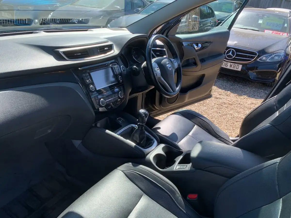 2014-nissan-qashqai-16dci-tekna-4x4-big-27