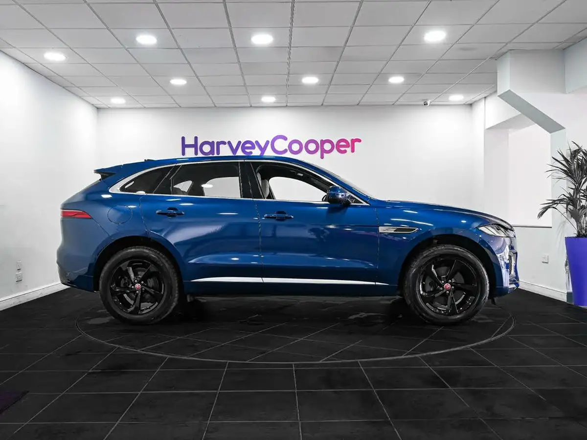 2022-jaguar-f-pace-20-d200-r-dynamic-s-big-3