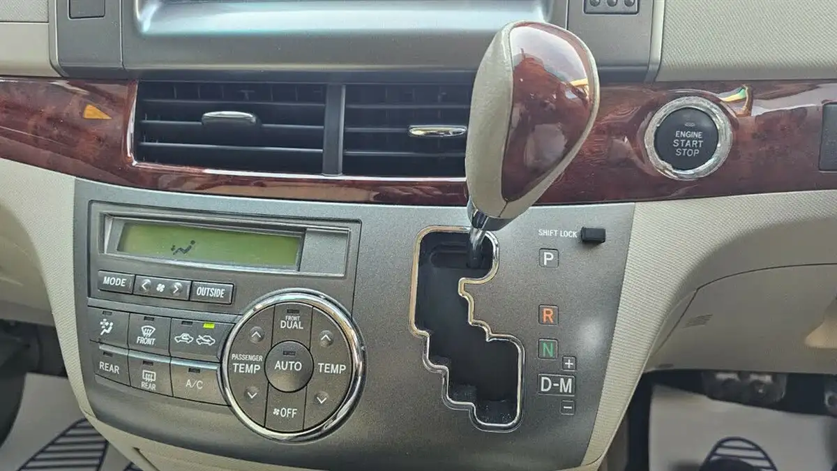 2012-toyota-estima-aeras-24-big-34