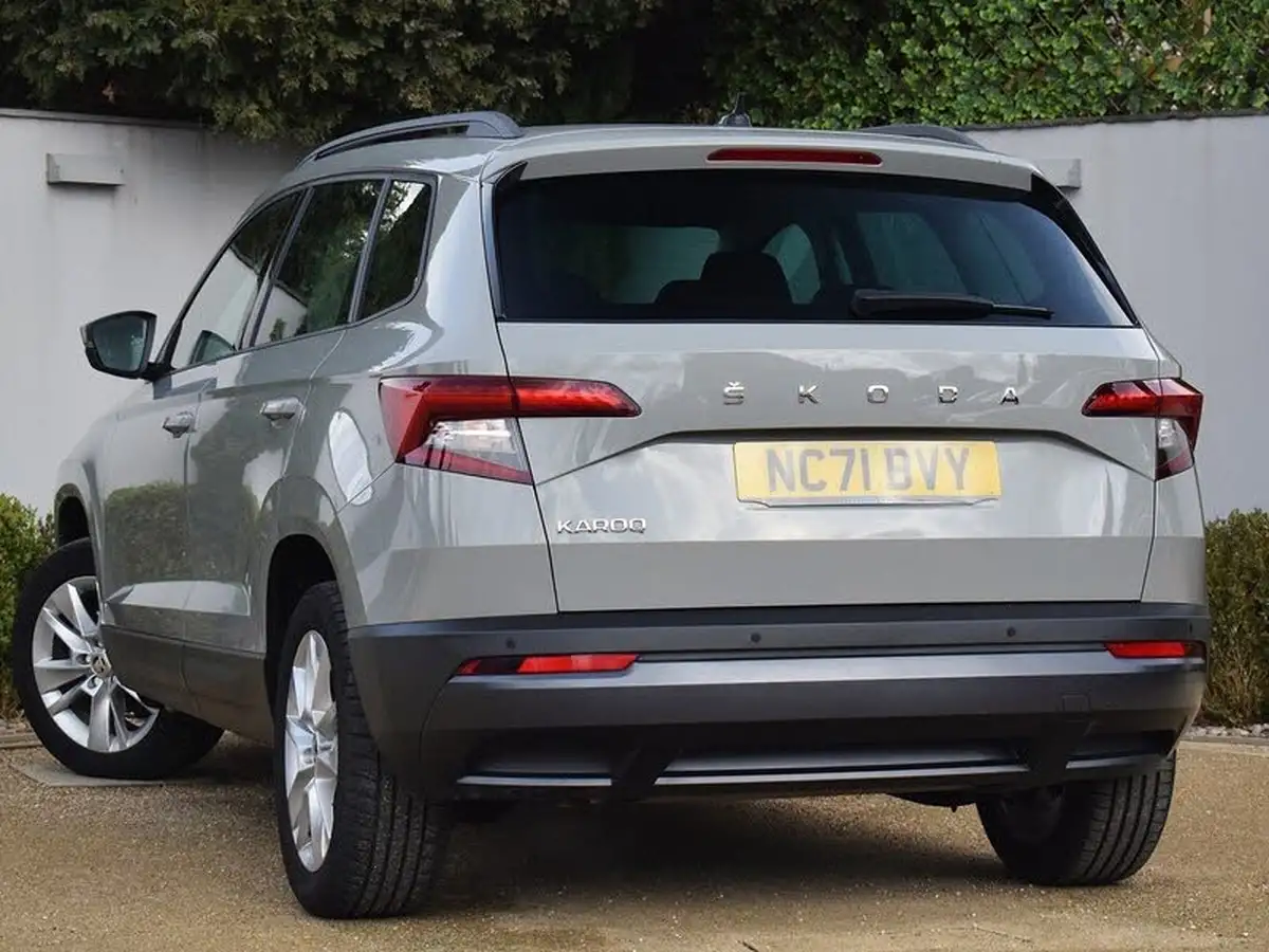 2022-skoda-karoq-15-tsi-se-technology-big-1