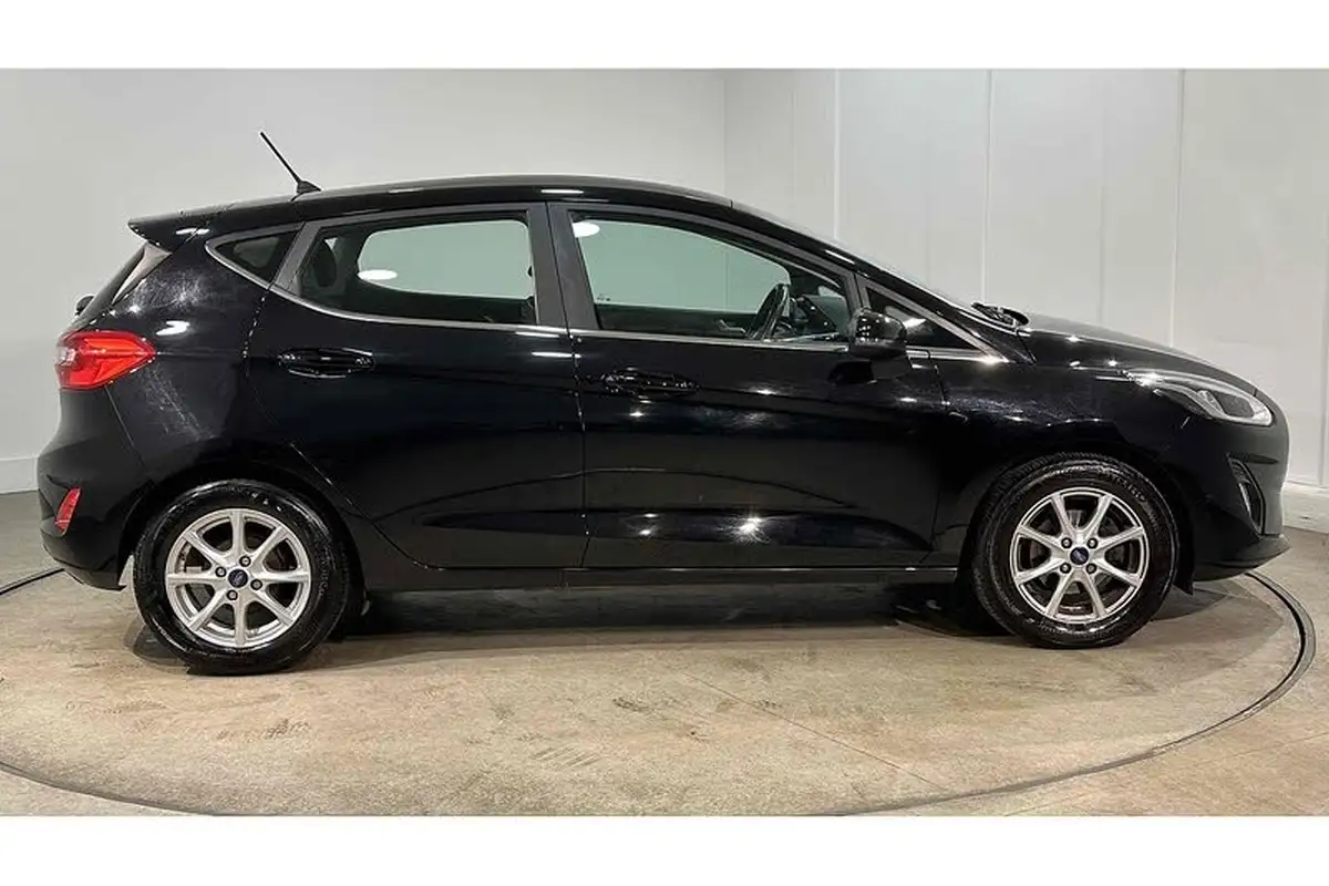 2018-ford-fiesta-11-ti-vct-zetec-5d-big-3