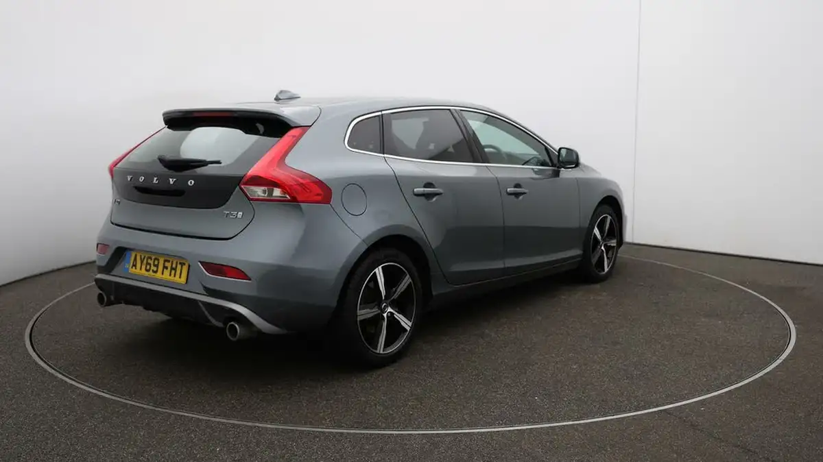2019-volvo-v40-20-t3-r-design-edition-big-46
