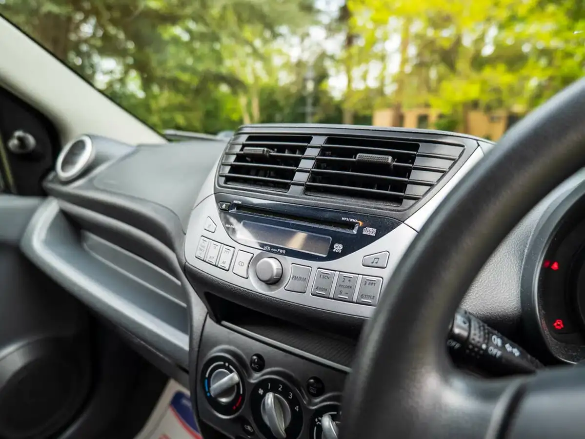 2013-suzuki-alto-10-sz3-big-24