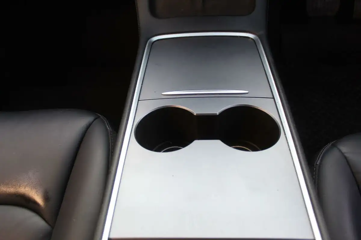 2020-tesla-model-3-e-long-range-big-18
