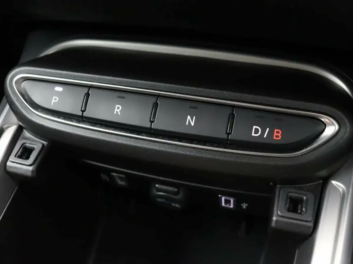 2024-jeep-avenger-e-summit-big-36
