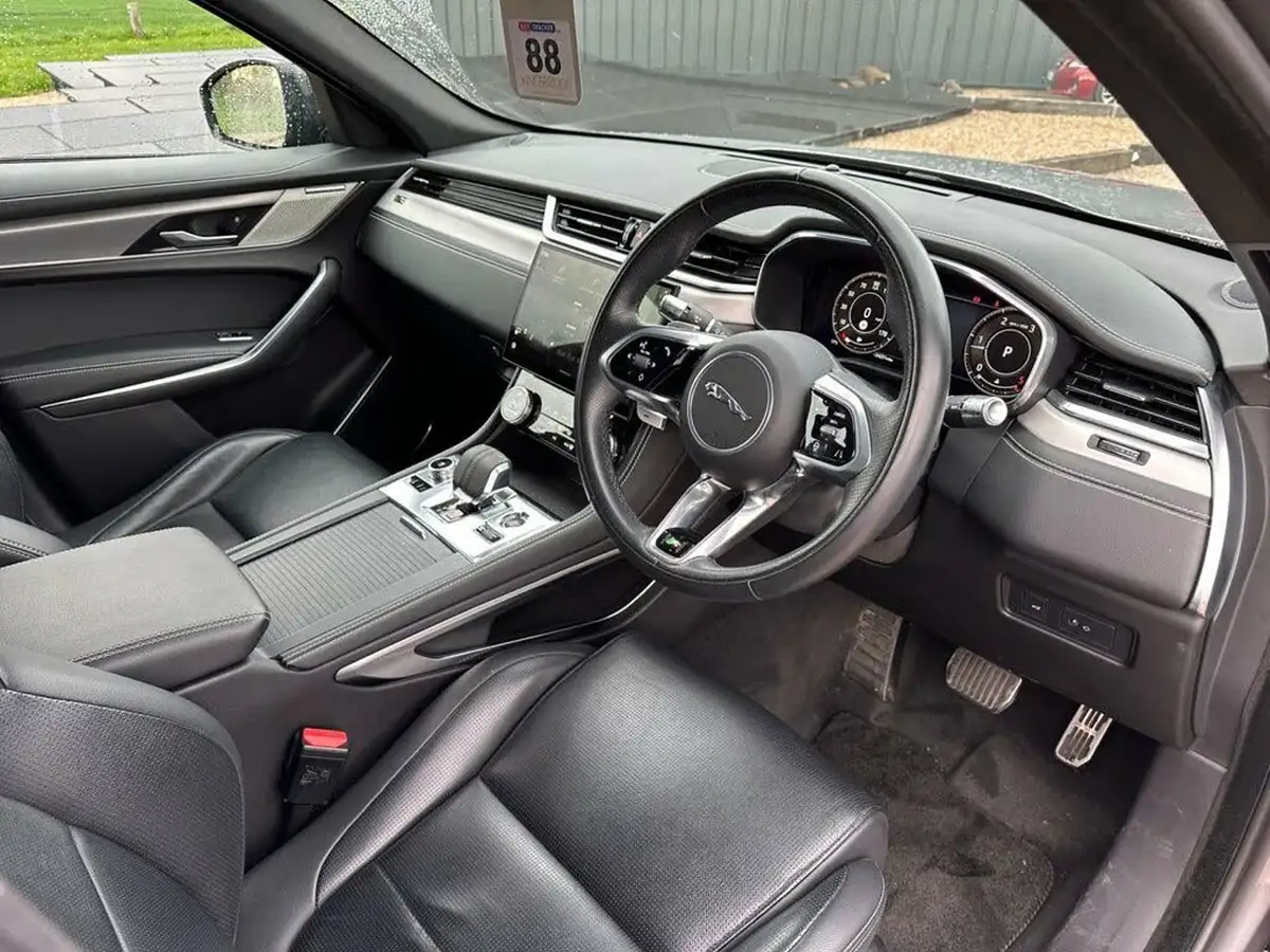 2022-jaguar-f-pace-20-d200-r-dynamic-se-big-7