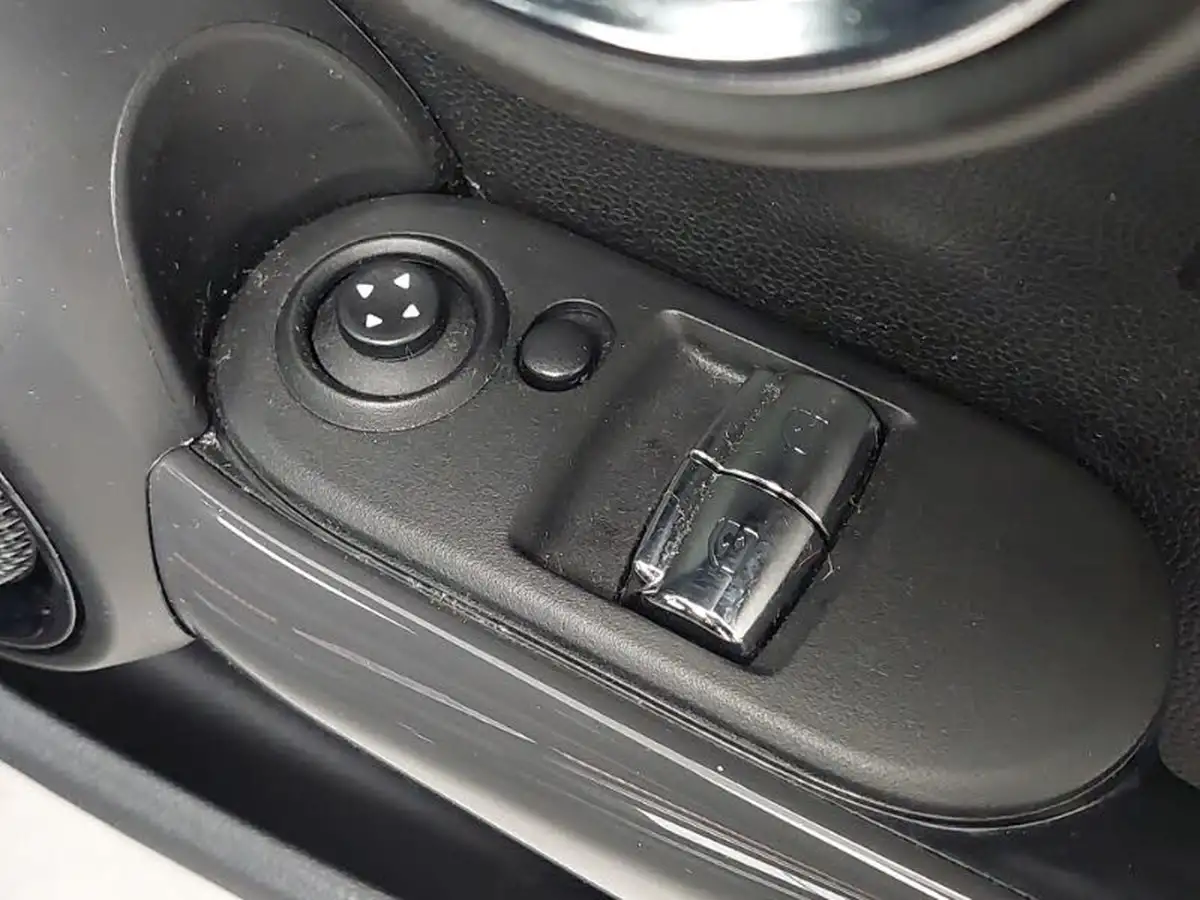 2019-mini-cooper-15-cooper-sport-hatchback-3d-big-11
