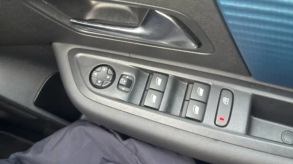 2022-citroen-c4-e-shine-plus-big-21