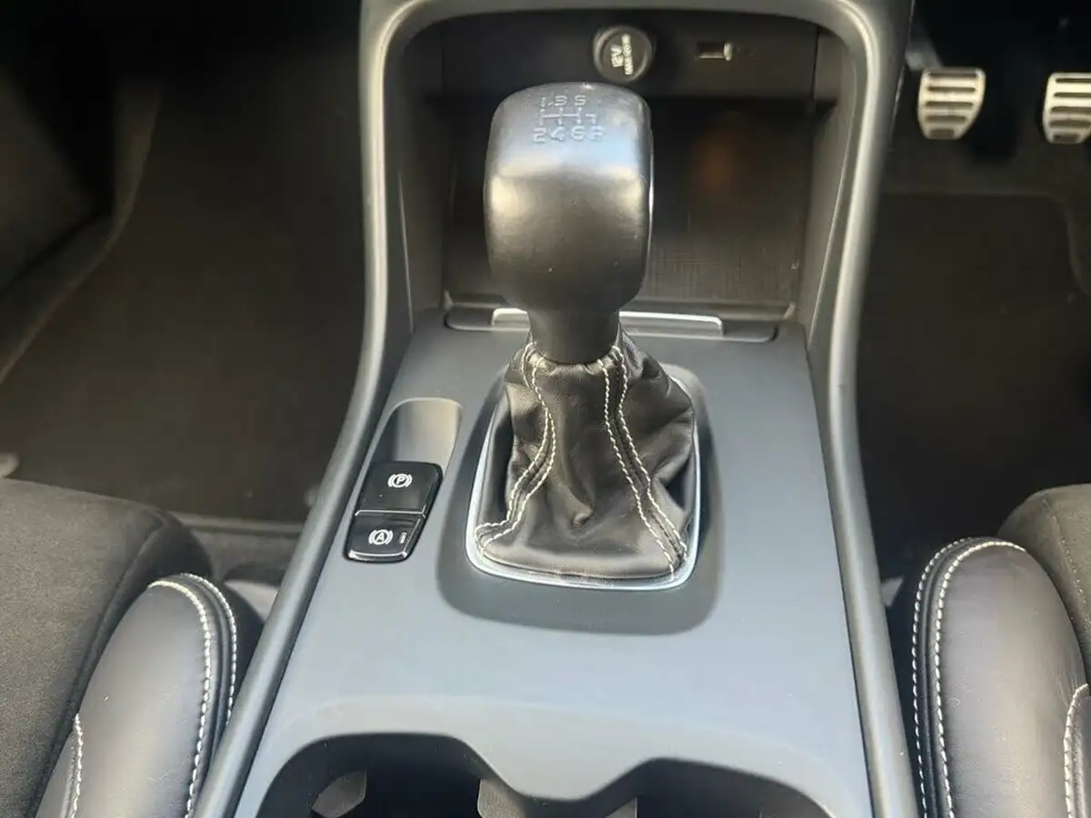 2021-volvo-xc40-15-t3-r-design-163bhp-big-22