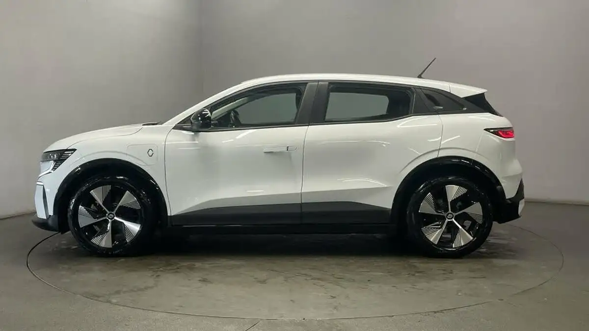2022-renault-megane-e-tech-e-equilibre-big-4