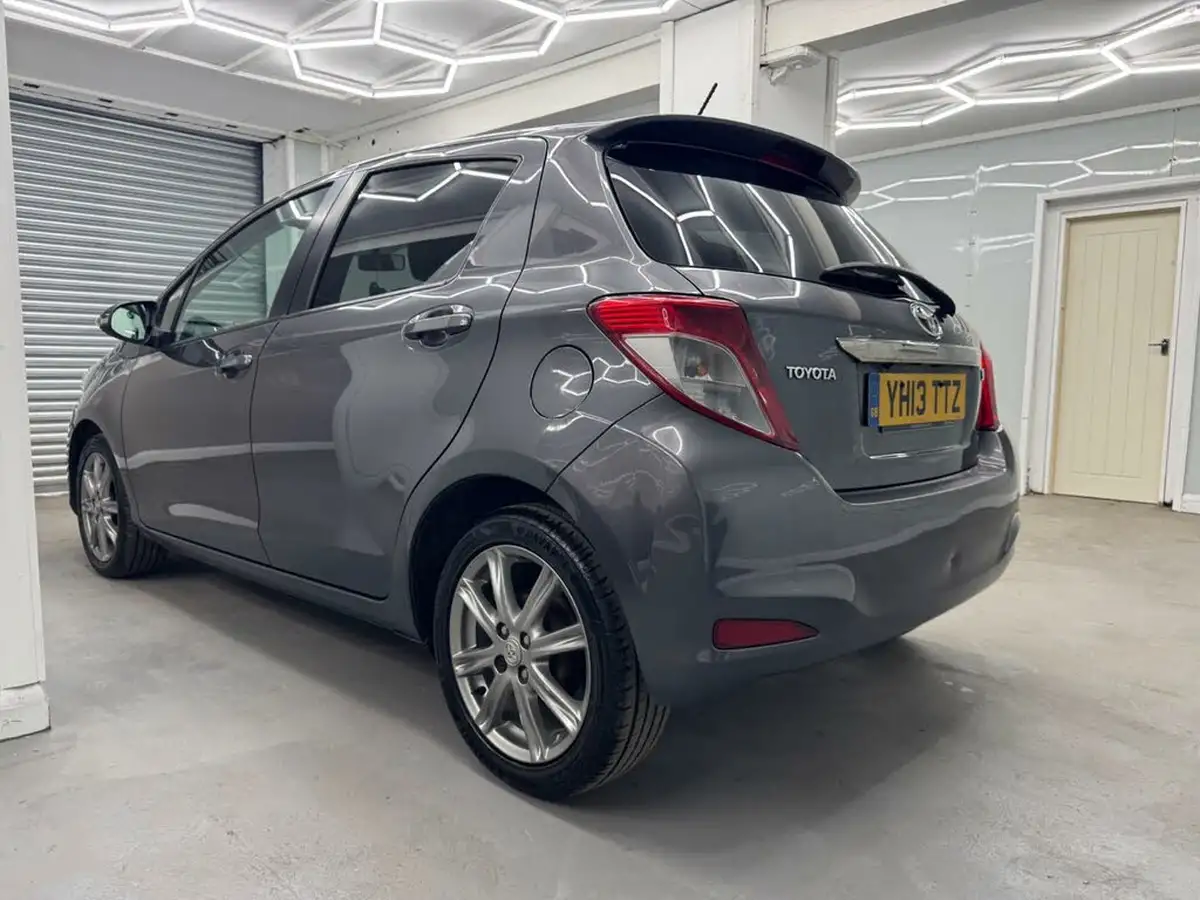2013-toyota-yaris-133-sr-vvt-i-5d-big-37