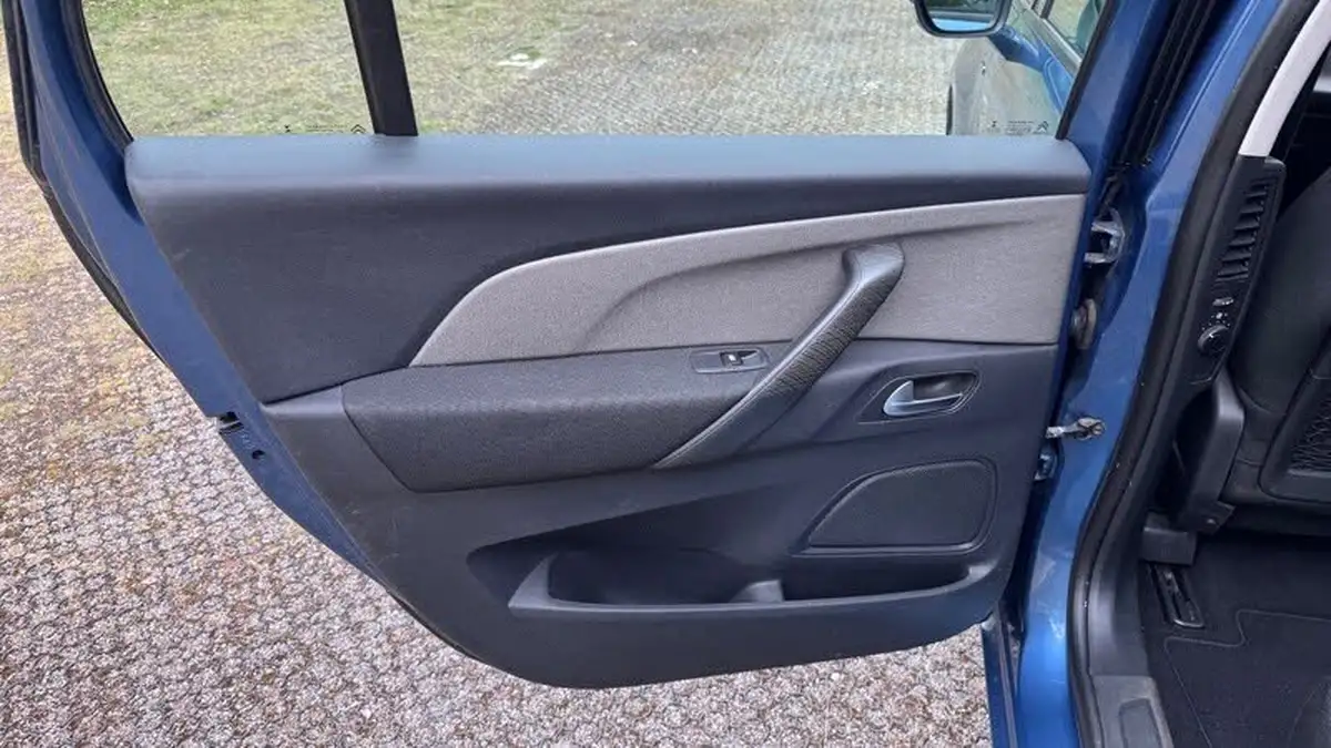 2015-citroen-grand-c4-picasso-16bluehdi-exclusive-big-34