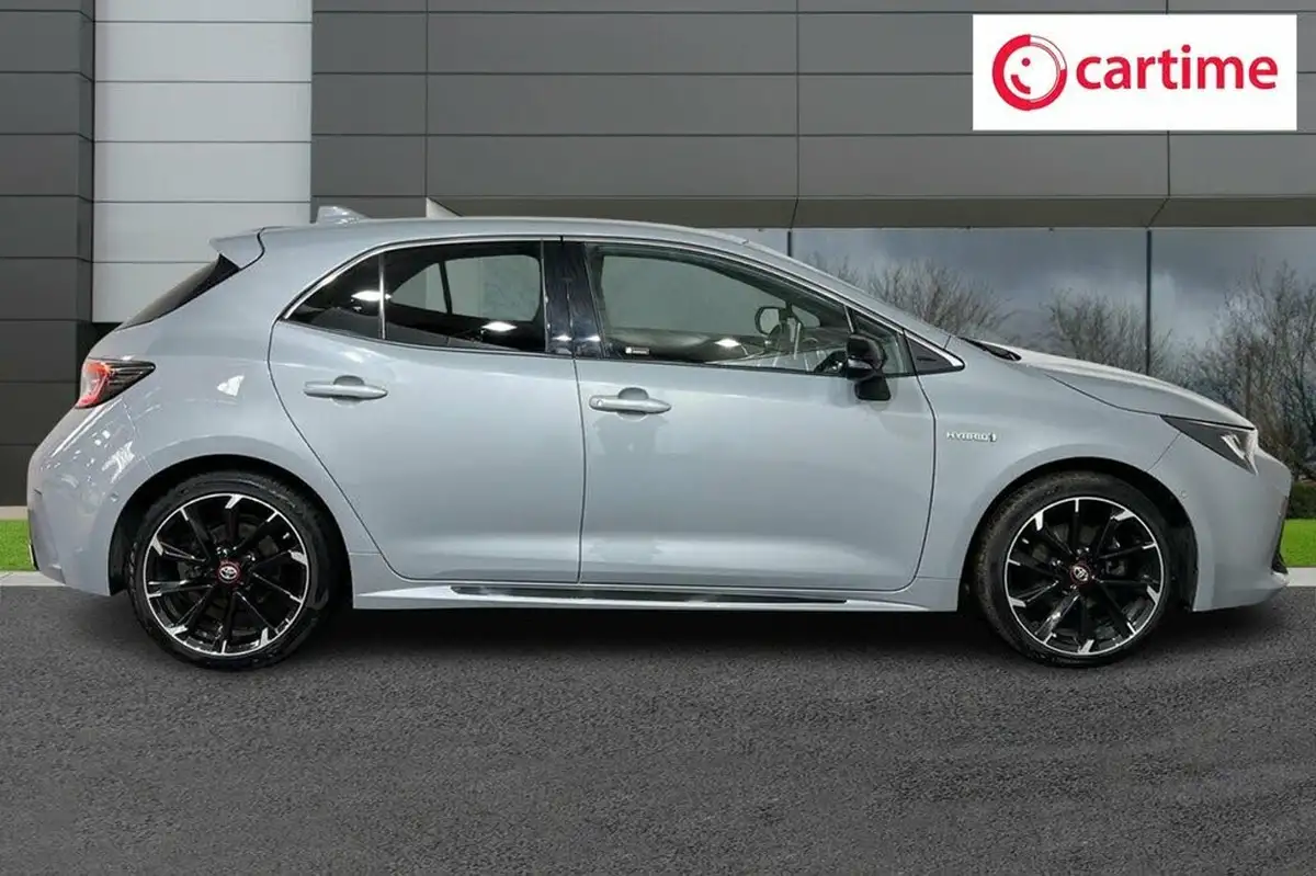2021-toyota-corolla-18-vvt-i-gr-sport-trk-hatchback-big-1