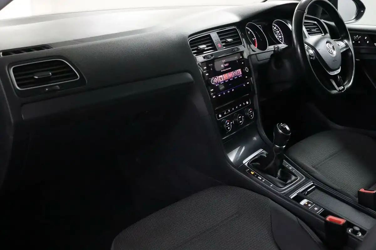 2020-volkswagen-golf-16tdi-match-edition-hatchback-big-29