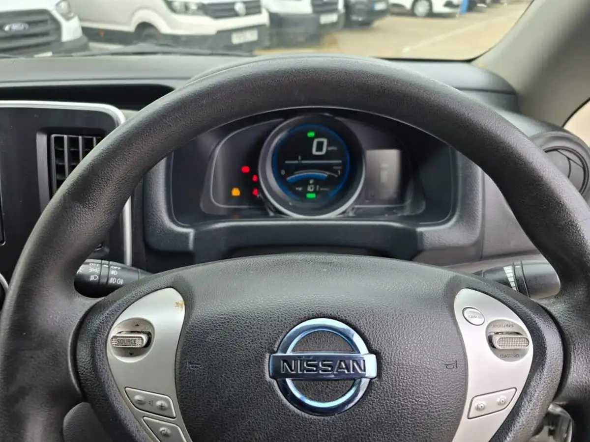 2020-nissan-env200-e-acenta-panel-van-auto-big-15