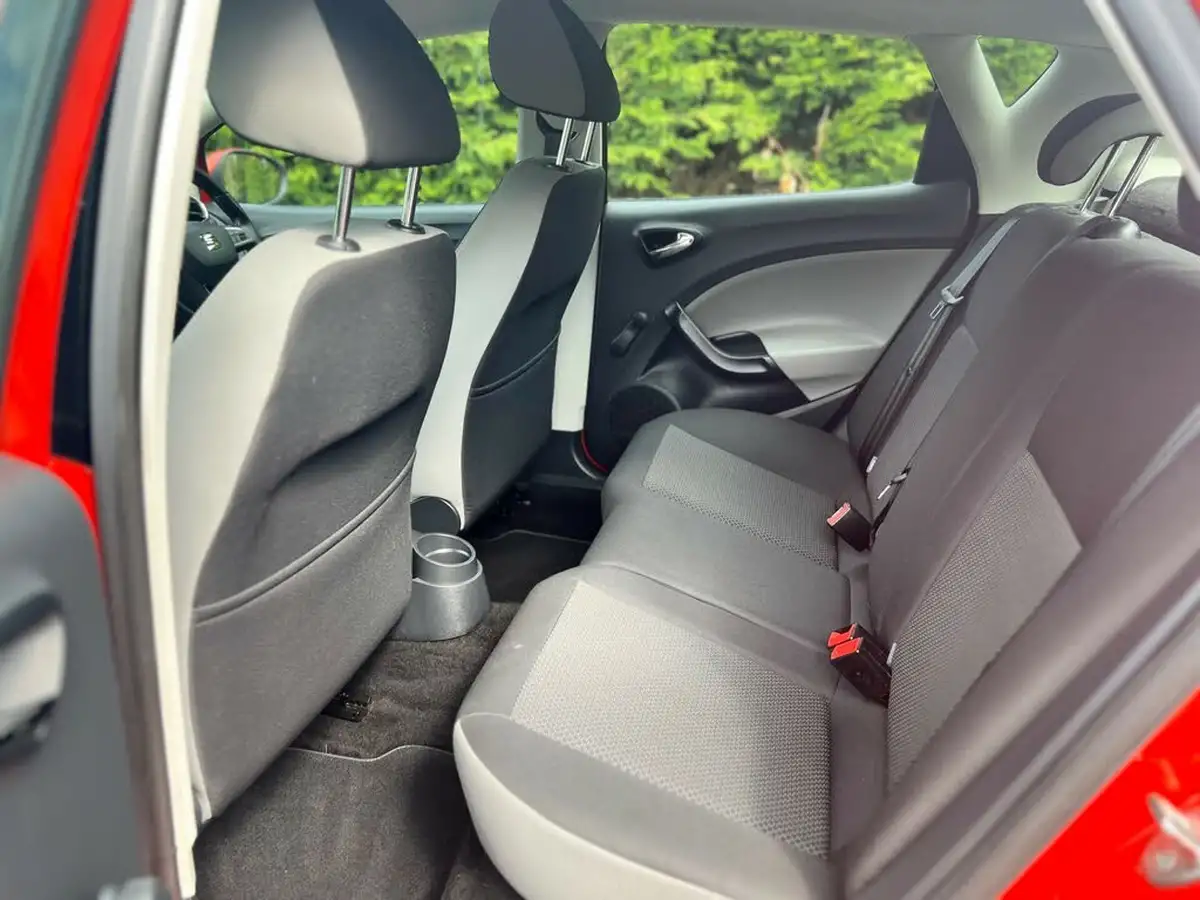 2016-seat-ibiza-10-vista-hatchback-5d-big-24
