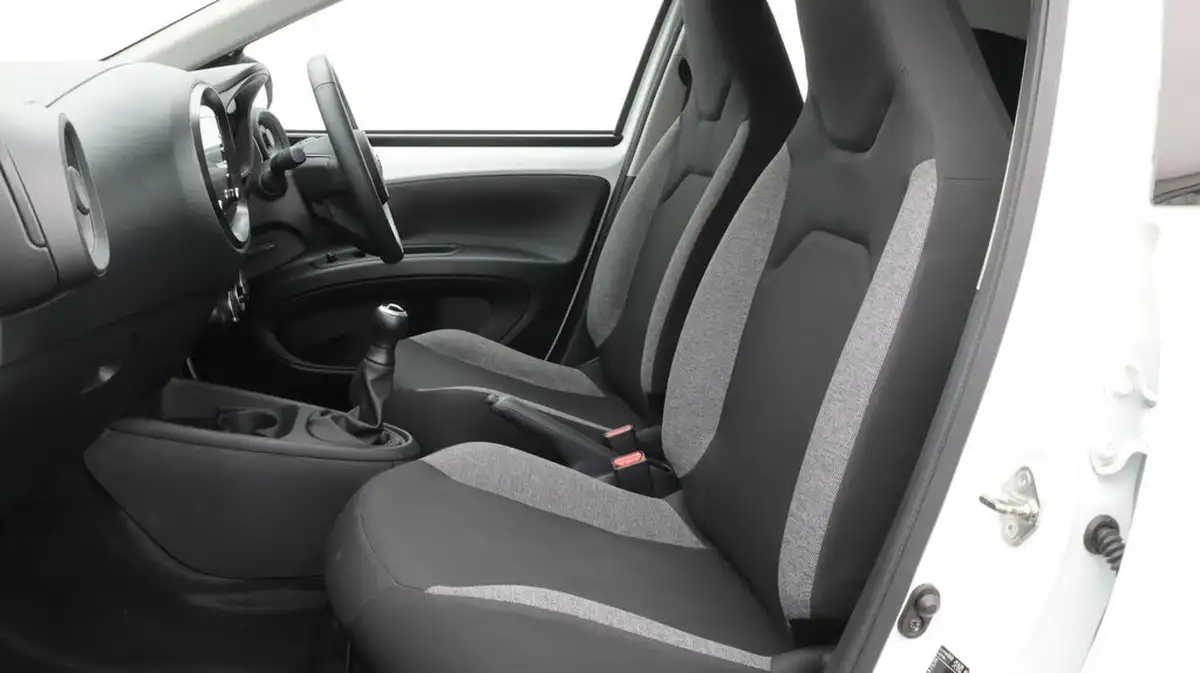 2022-toyota-aygo-x-10-vvt-i-pure-big-14