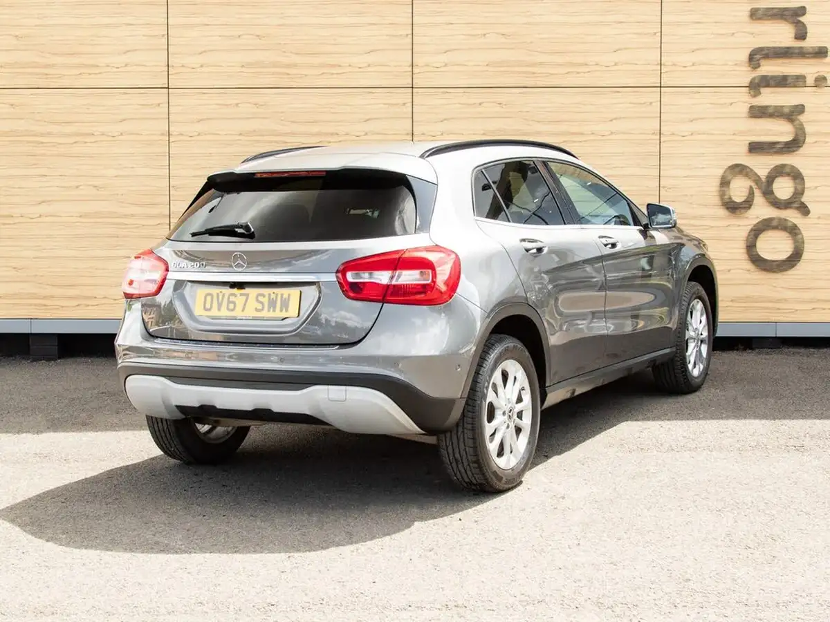 2017-mercedes-benz-gla-class-16-gla-200-se-executive-big-1