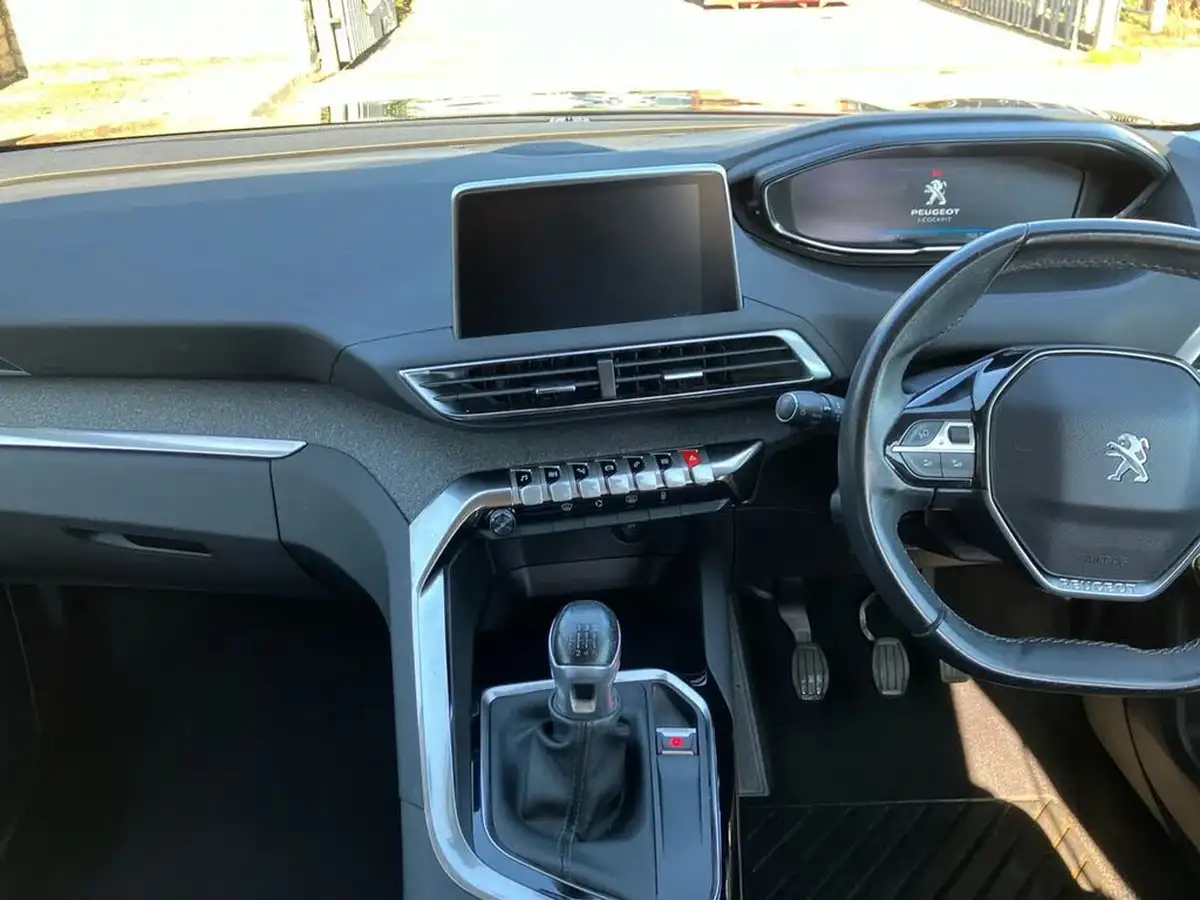 2020-peugeot-5008-suv-12-puretech-allure-big-19