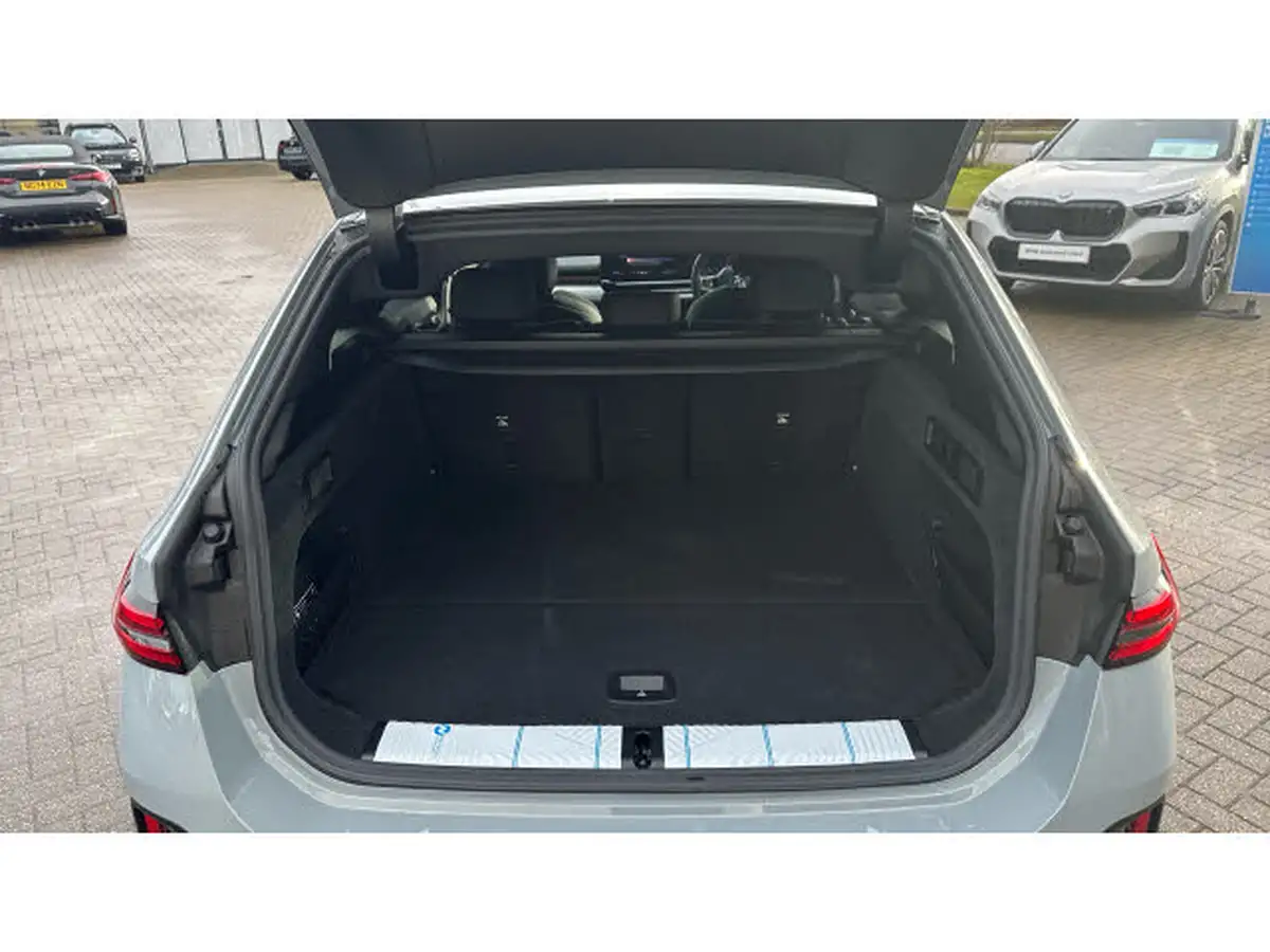 2025-bmw-5-series-20-530e-m-sport-pro-touring-5d-big-12