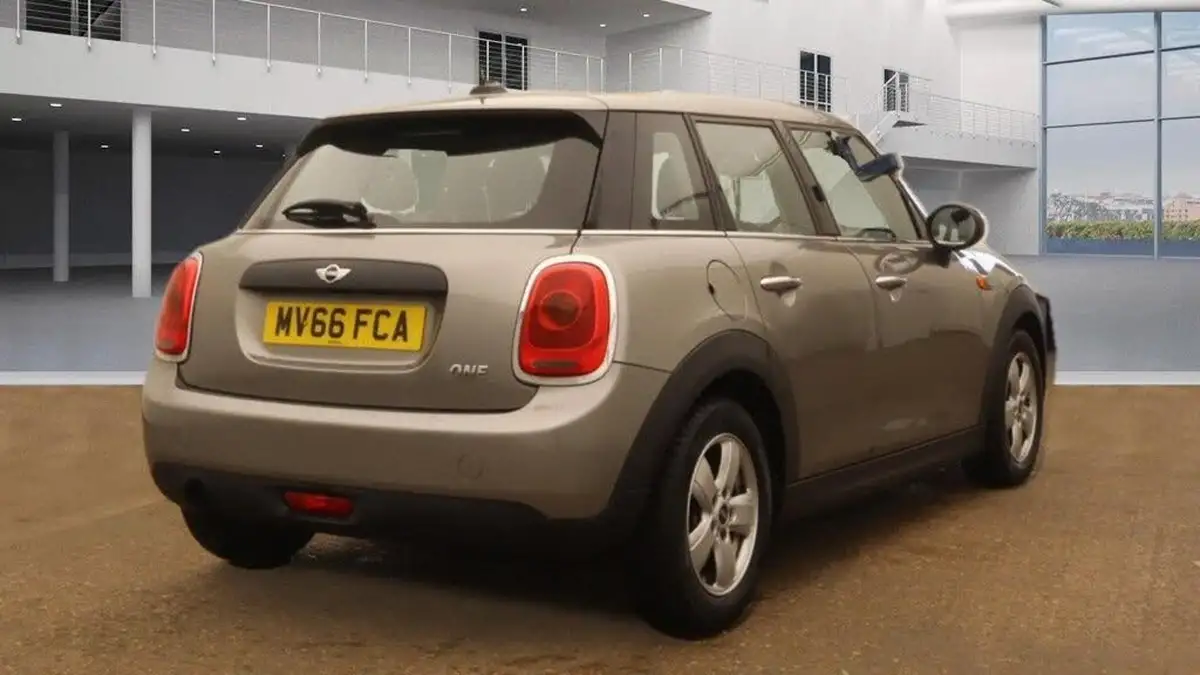 2016-mini-cooper-12-one-5d-big-7