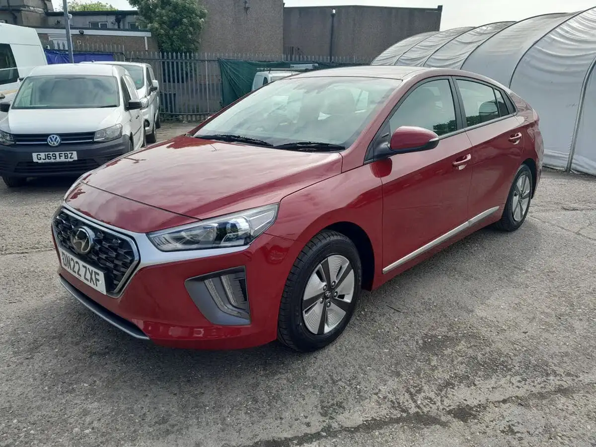 2022-hyundai-ioniq-16-gdi-premium-se-hybrid-big-3