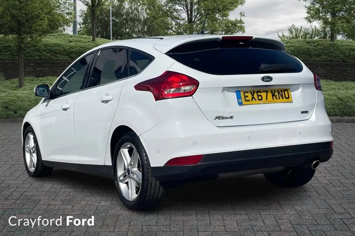 2017-ford-focus-15t-titanium-hatchback-big-1