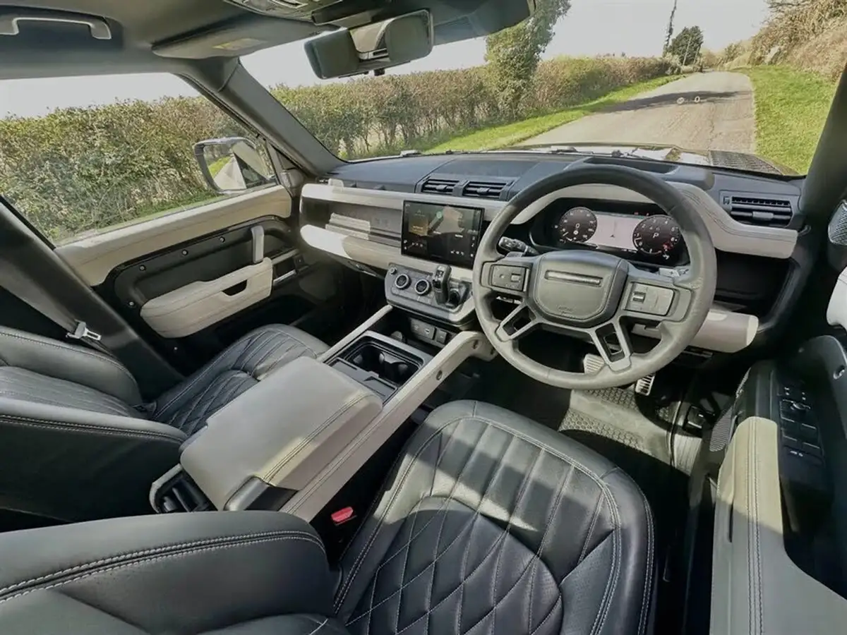 2022-land-rover-110-defender-50-p525-v8-big-10