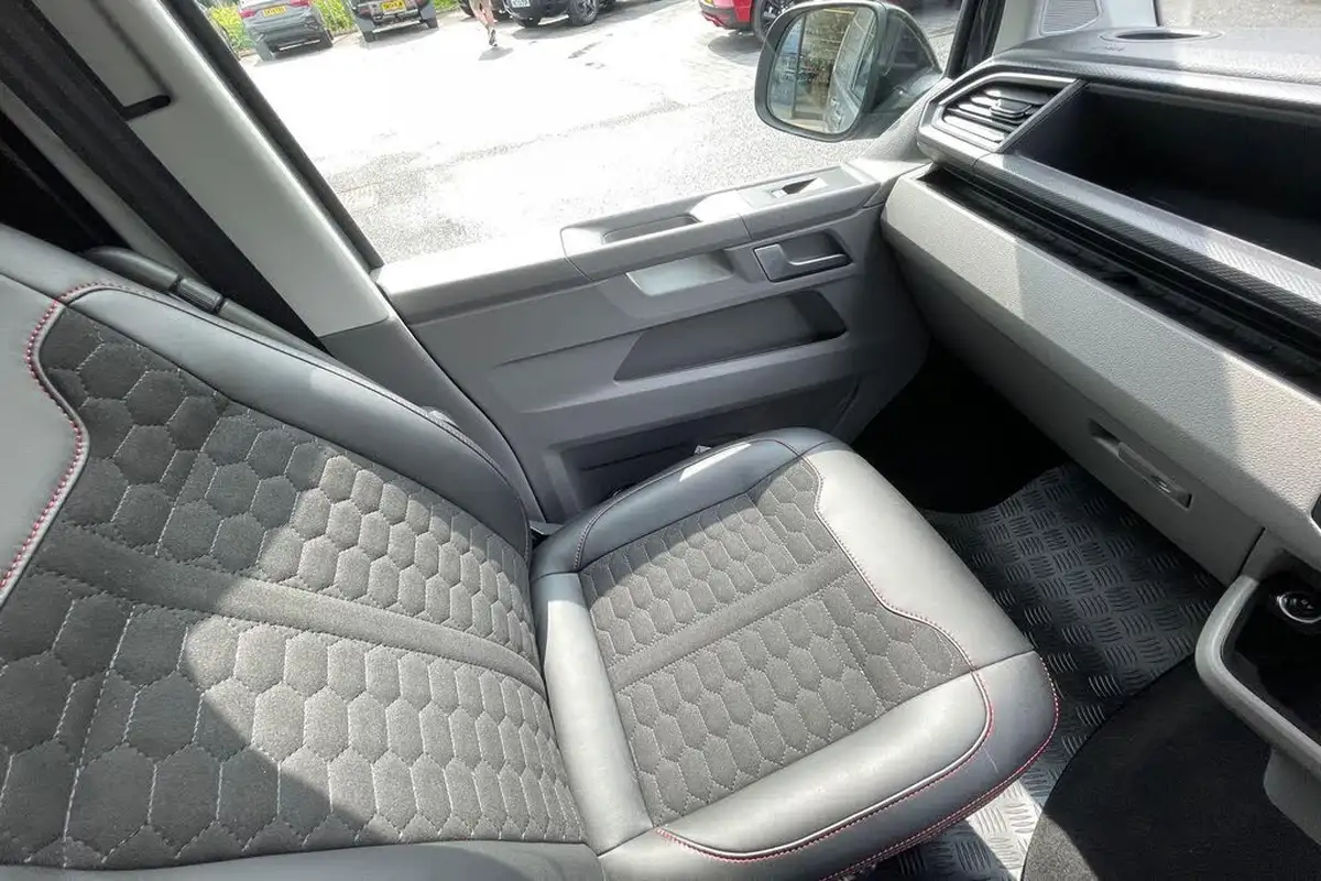 2024-volkswagen-transporter-20bitdi-t32-sportline-bmt-swb-panel-van-big-11