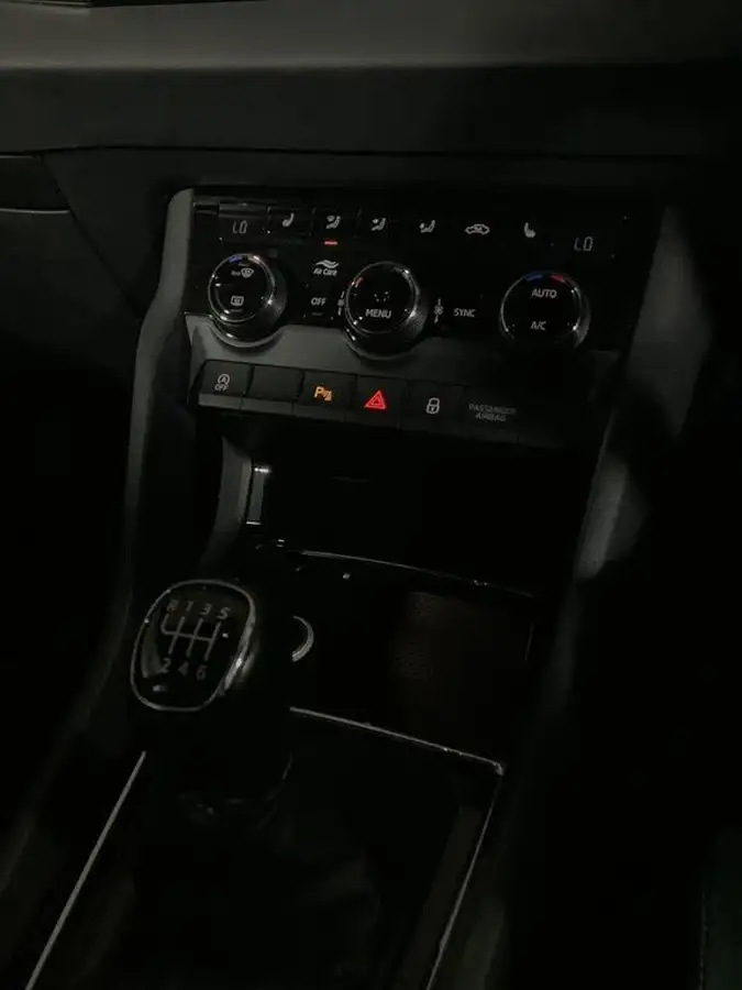 2019-skoda-karoq-15-tsi-se-l-big-25