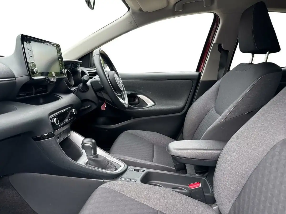 2021-toyota-yaris-15-vvt-i-design-big-15