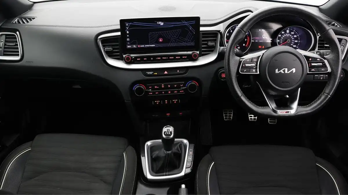 2022-kia-ceed-15-t-gdi-gt-line-big-13