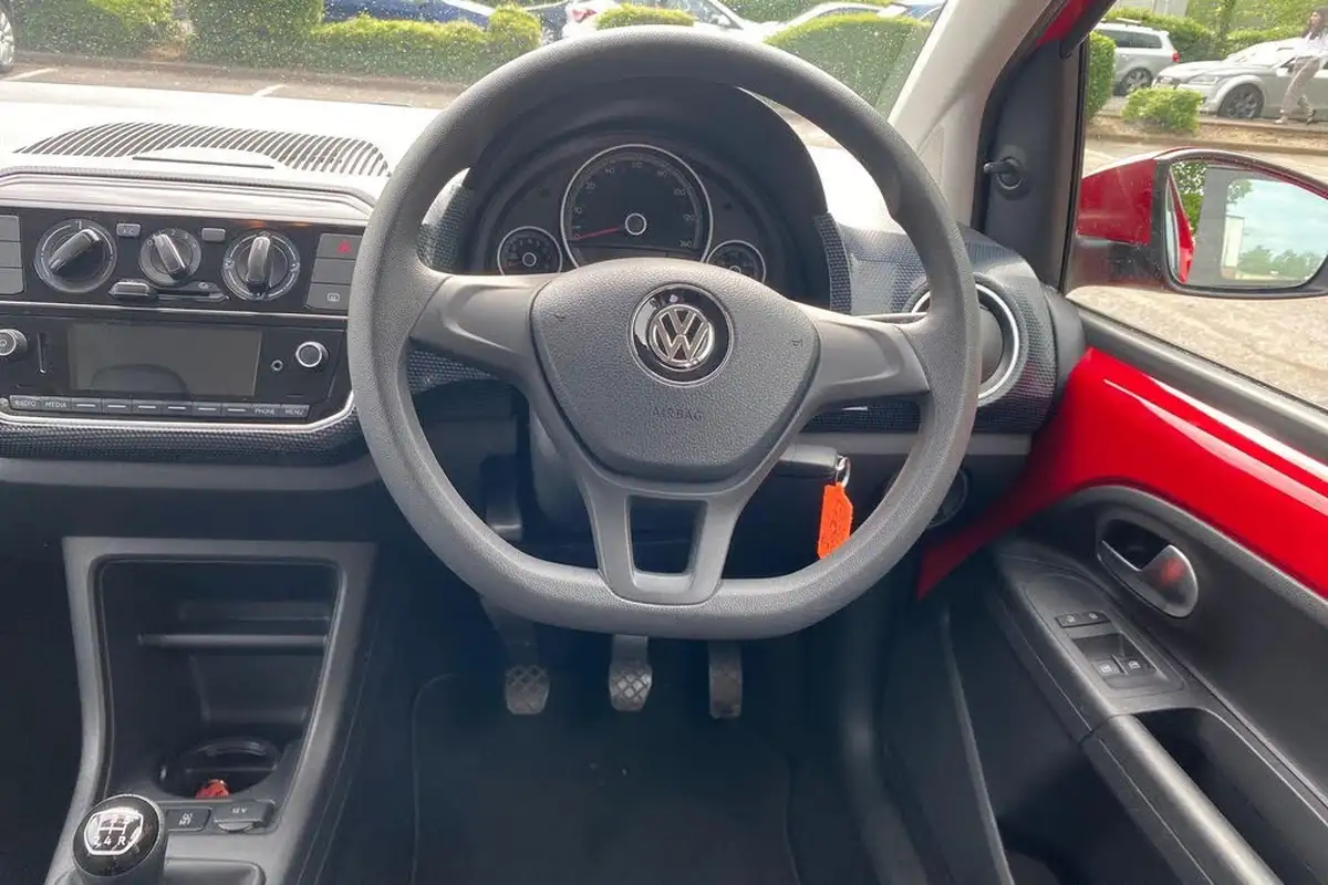 2018-volkswagen-up-10-move-up-5d-big-46