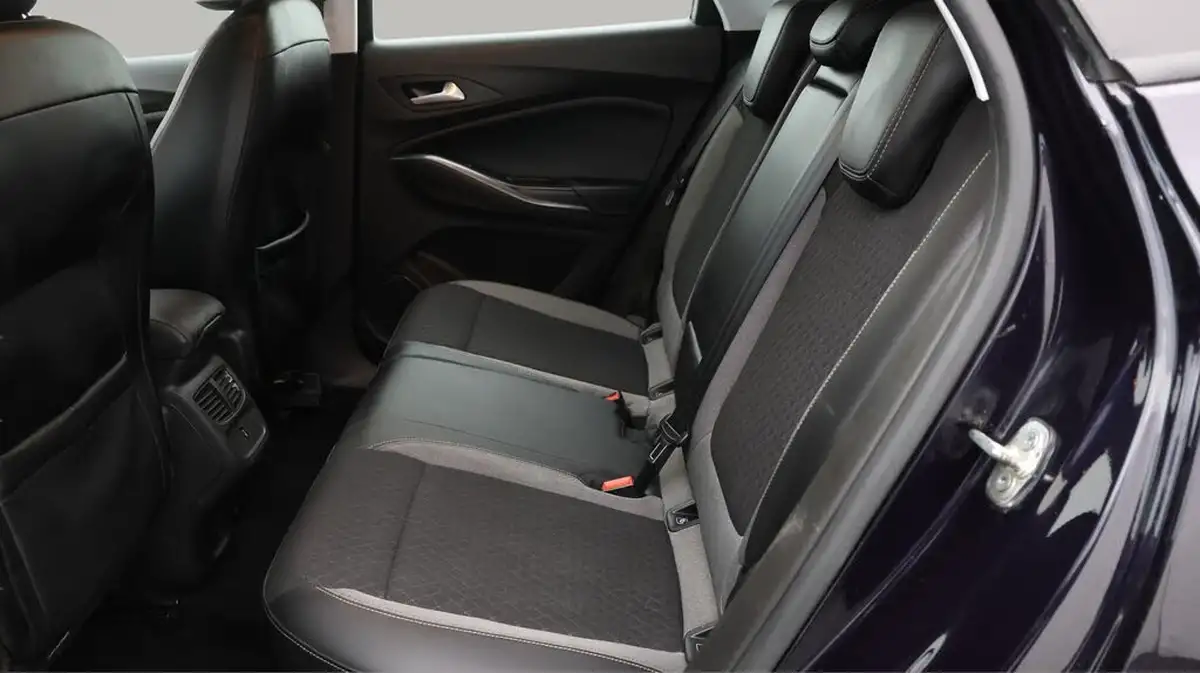2019-vauxhall-grandland-x-12-tech-line-nav-auto-big-16
