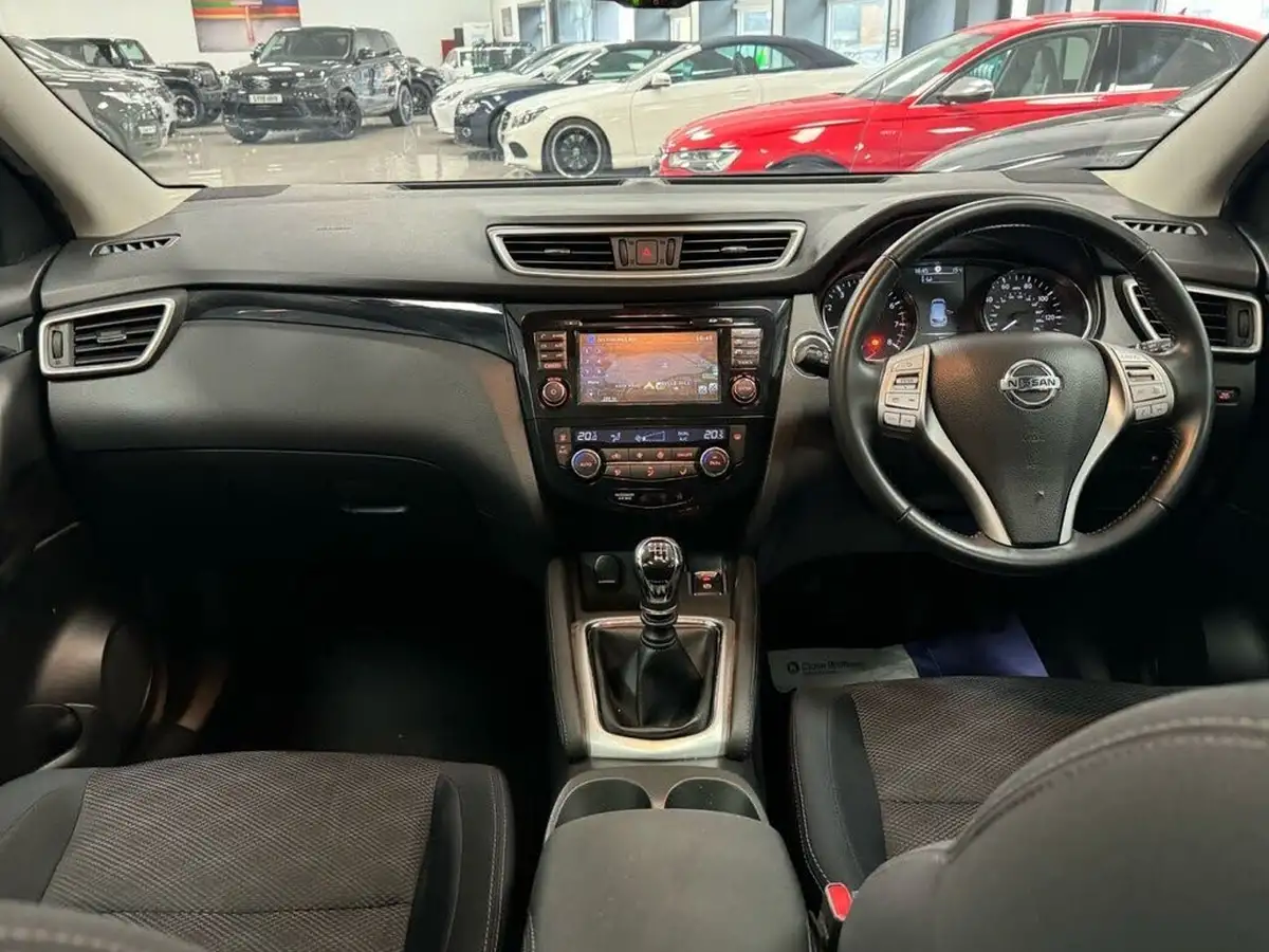 2014-nissan-qashqai-12-acenta-premium-big-37