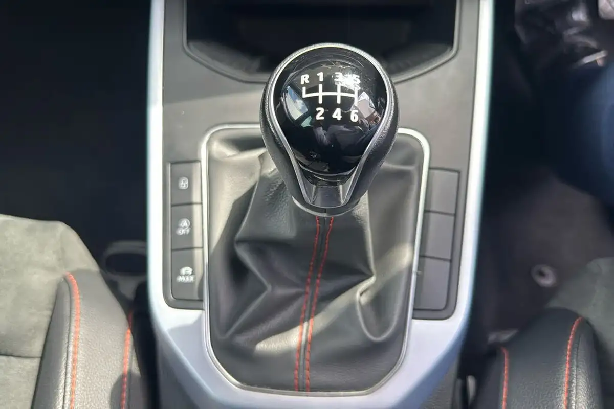 2022-seat-arona-10-tsi-fr-sport-big-16