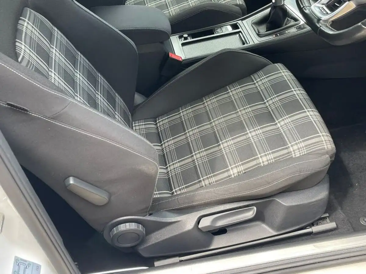 2014-volkswagen-golf-20tdi-gtd-3d-big-33