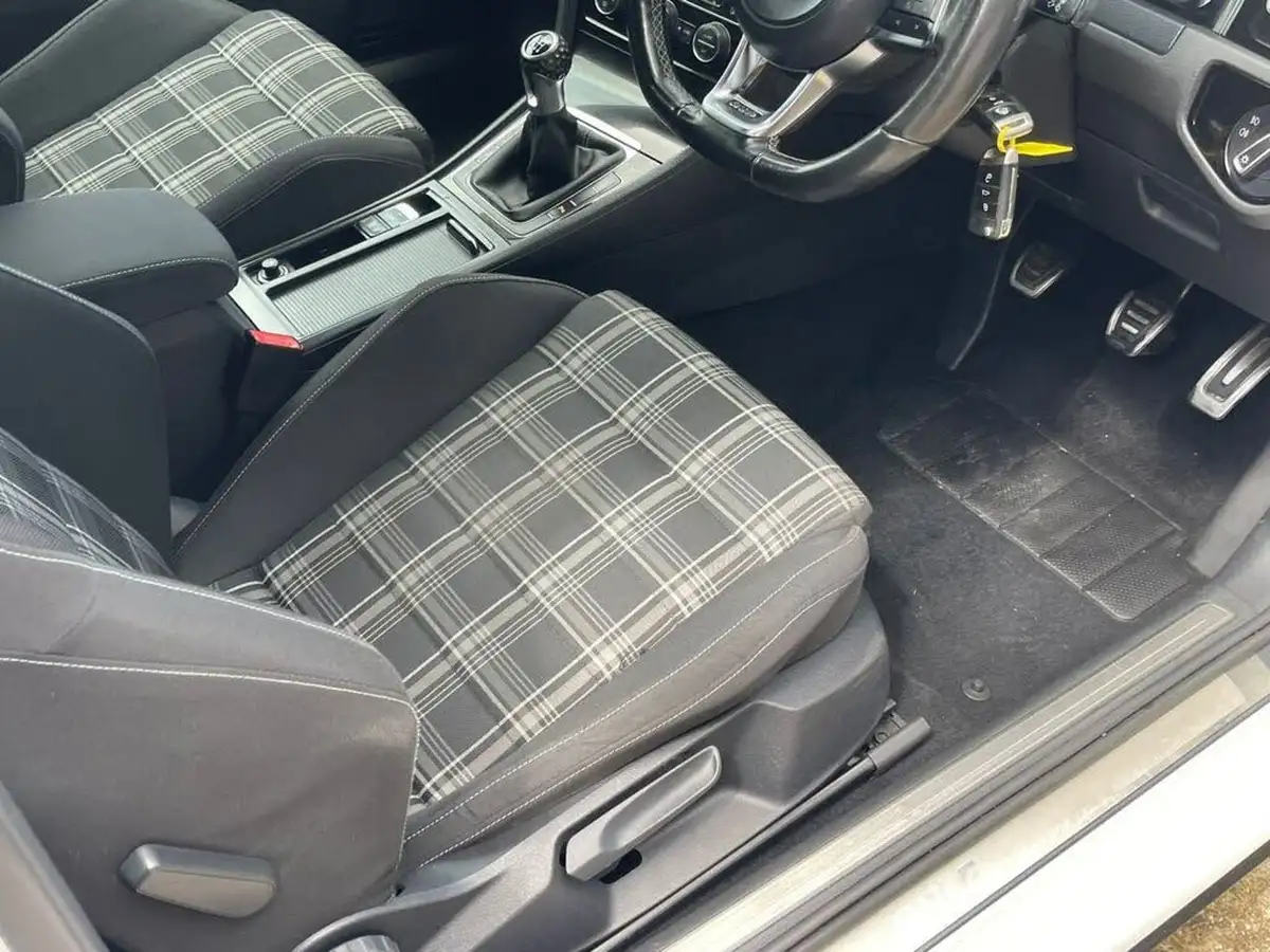 2014-volkswagen-golf-20tdi-gtd-3d-big-5