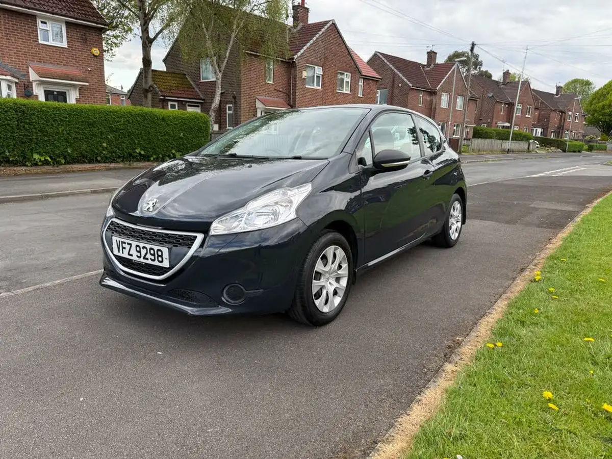 2015-peugeot-208-10-access-puretech-3d-big-2