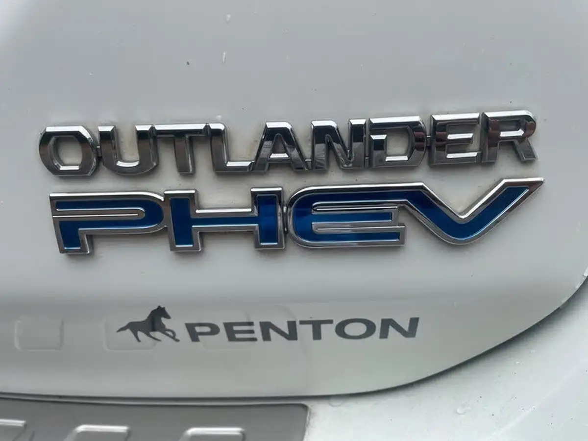 2015-mitsubishi-outlander-20-gx4h-phev-big-34