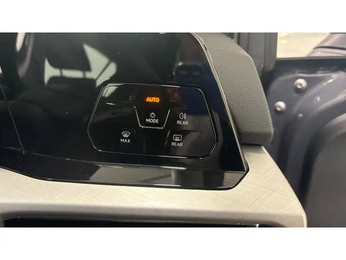2021-volkswagen-golf-15-tsi-life-130ps-hatchback-big-31