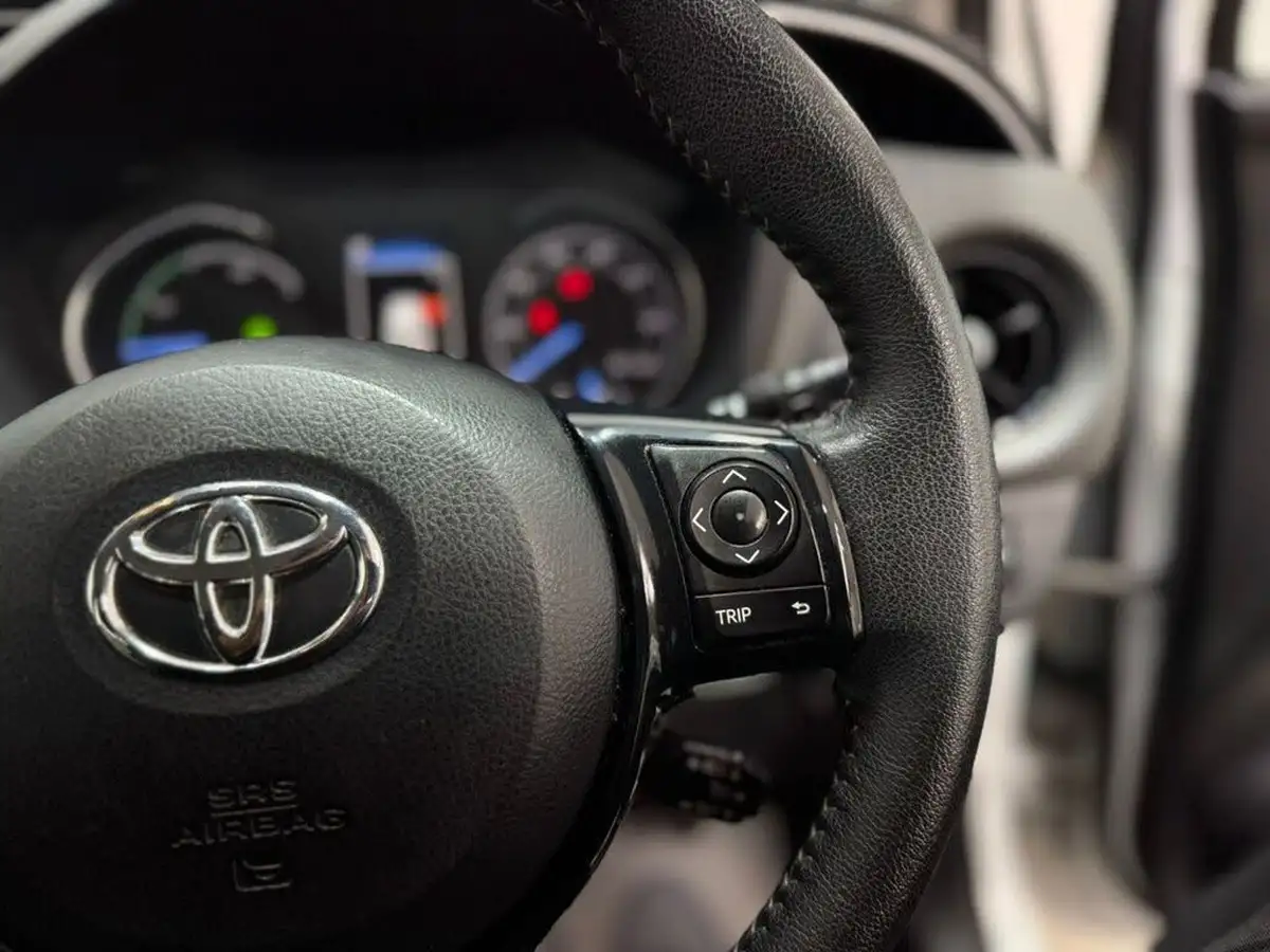 2019-toyota-yaris-15-vvt-i-icon-tech-hybrid-big-13