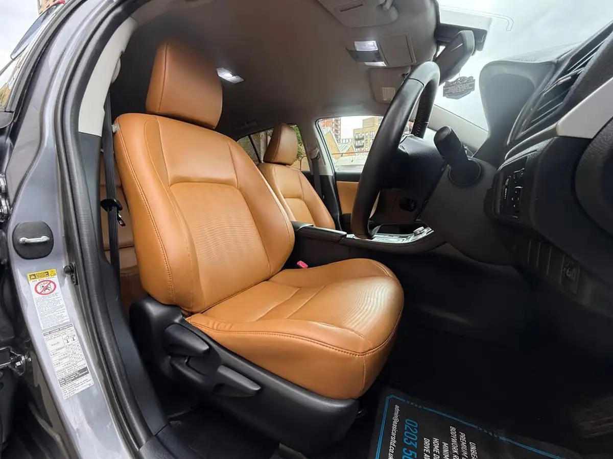 2013-lexus-ct-200h-18-advance-big-2
