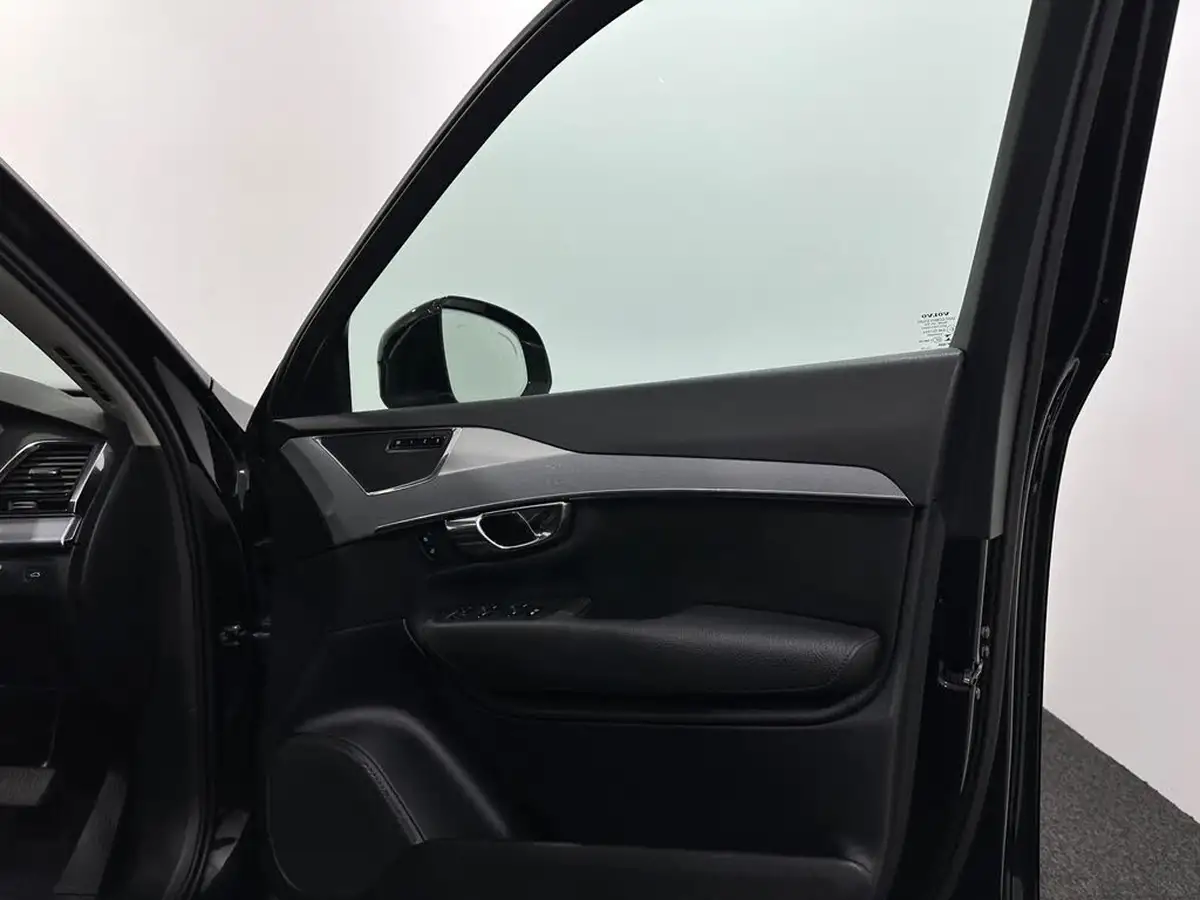 2015-volvo-xc90-20td-momentum-big-31