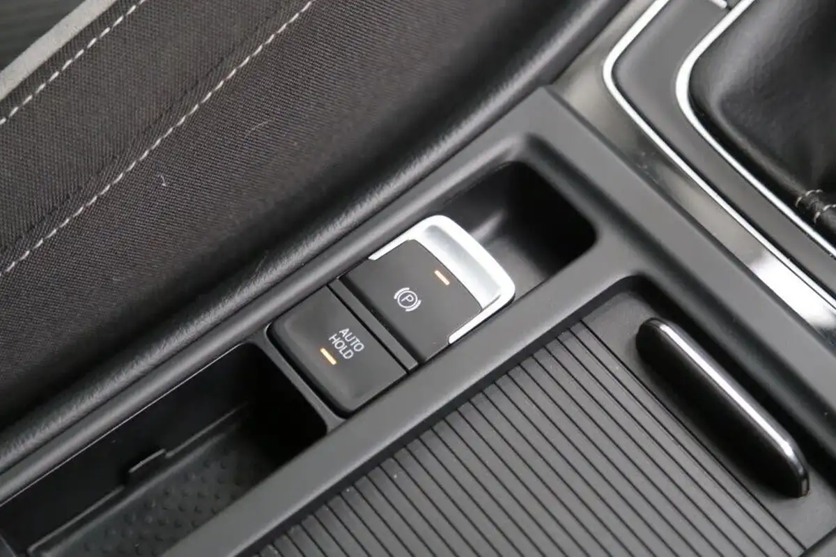 2015-volkswagen-golf-20-tsi-r-hatchback-5d-big-26